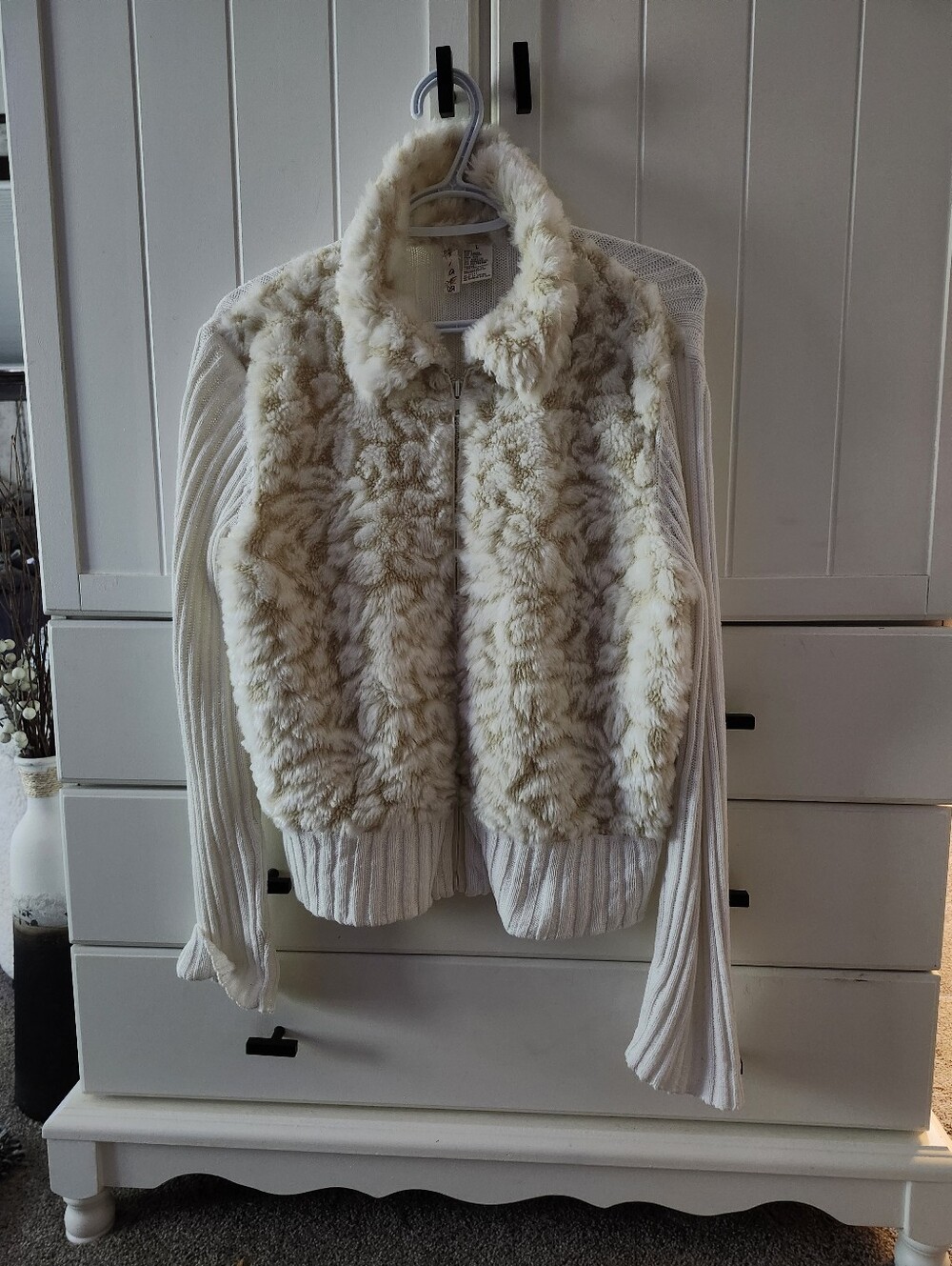 Tiara Women's Cream Faux-Fur Zip Front Jacket Sz L